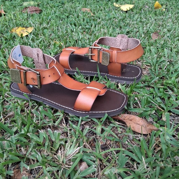 Time and Tru Shoes - Time and Tru Adjustable Buckle Sandals